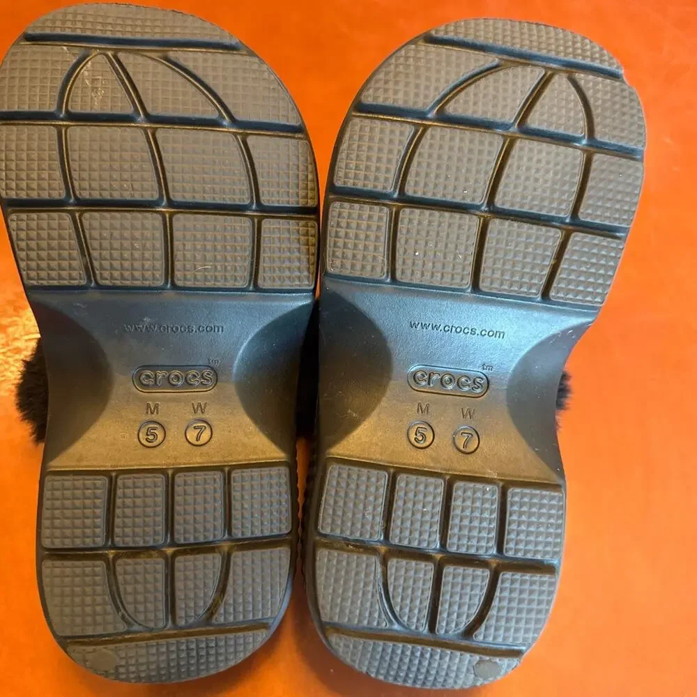 Crocs Faux Fur Lined Platform Clogs All Black Vegan Lug Sole Unisex M5 W7